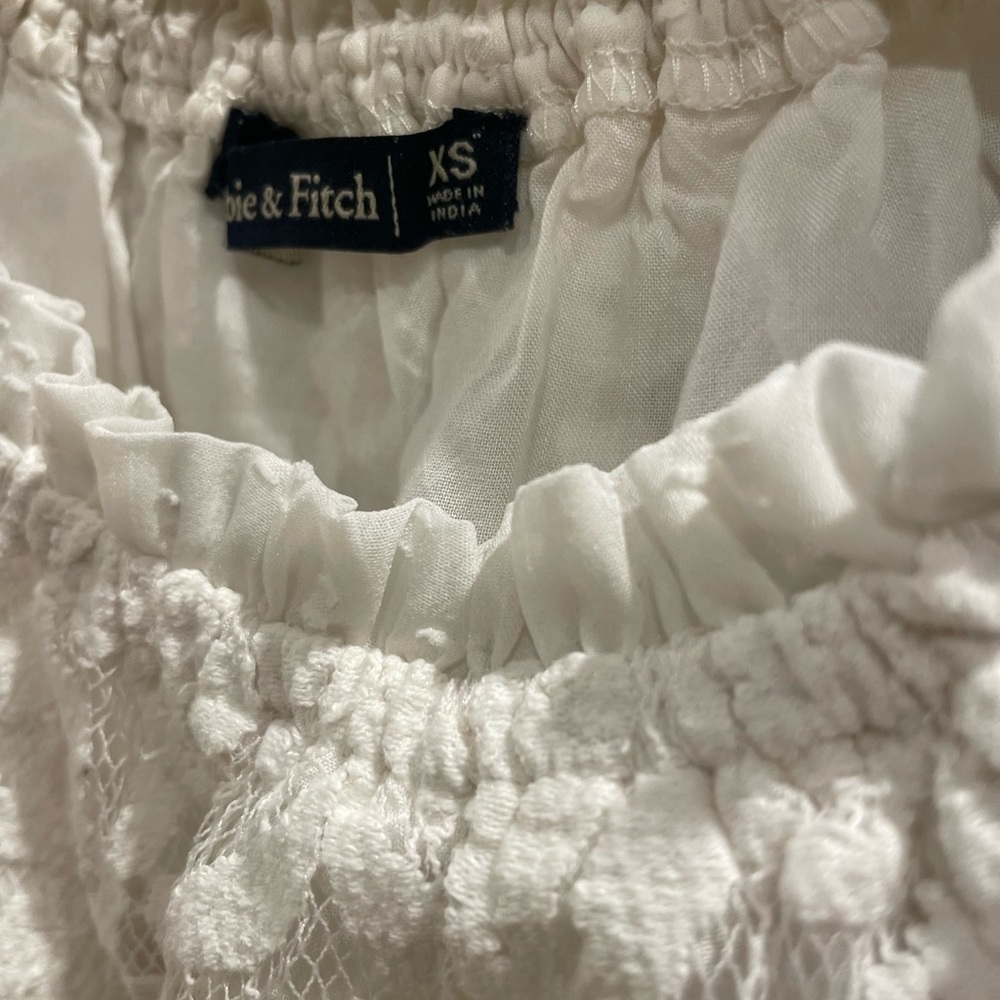 Abercrombie and Fitch White Lace Crop Shirt - Picture 4 of 6